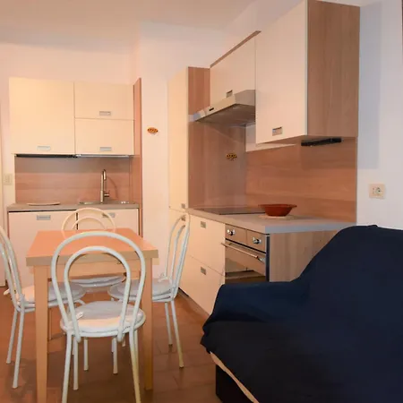 Susy, Vicino Di Apartament *